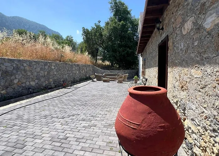 ホテル Dome Hotel & Casino Central Kyrenia ! 4*